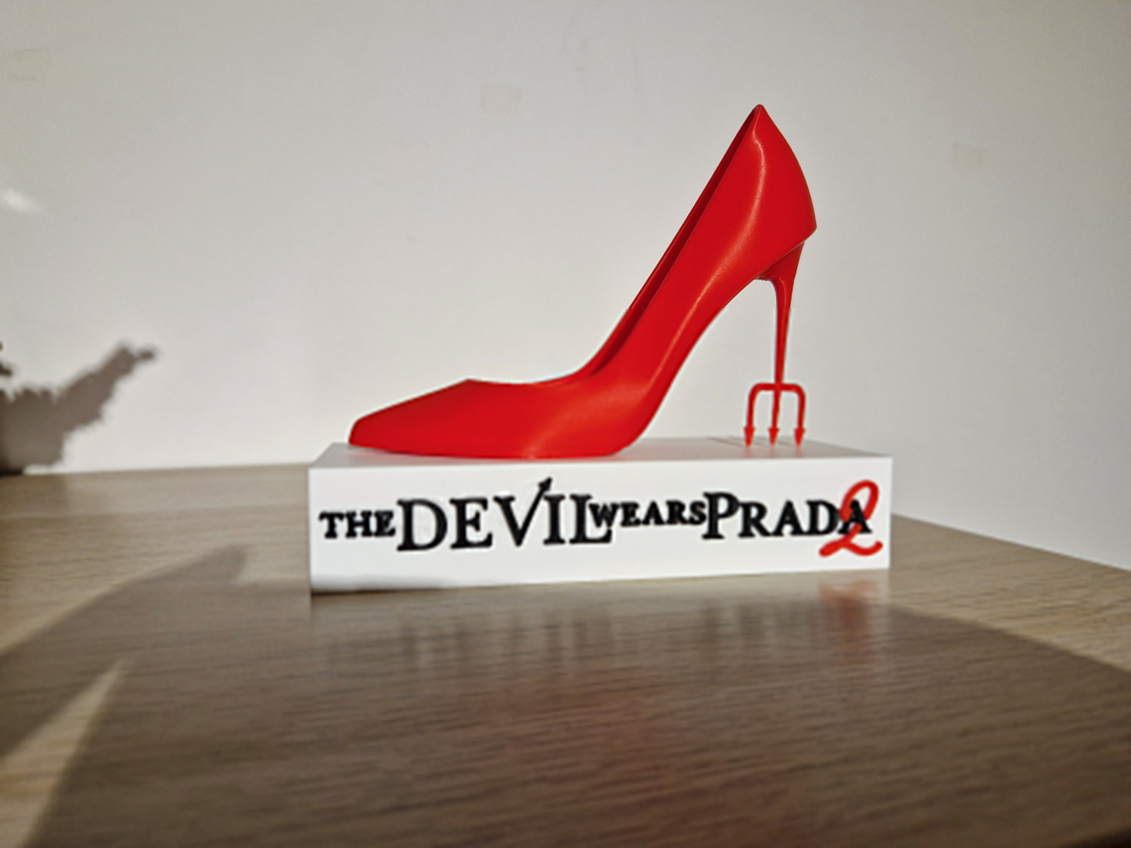 The Devil Wears Prada 2 — Escultura Decorativa 3D