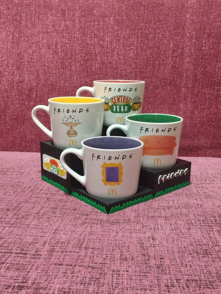 Expositor de Canecas Friends