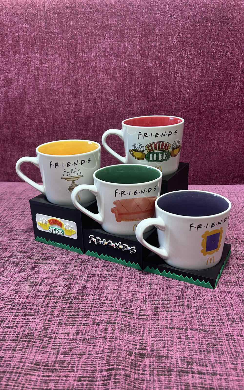 Expositor de Canecas Friends